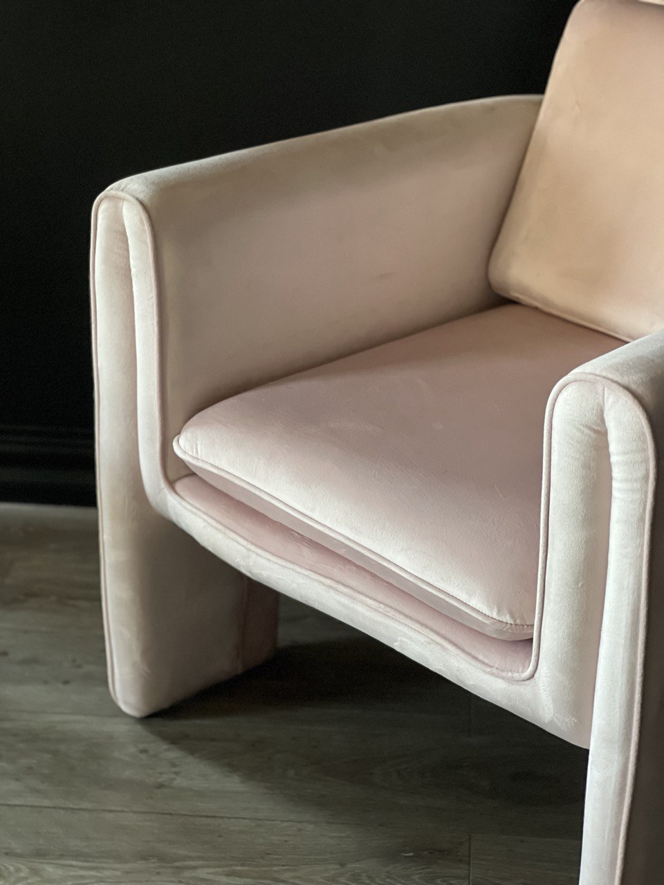 Floria Velvet Chair. 8Ellement