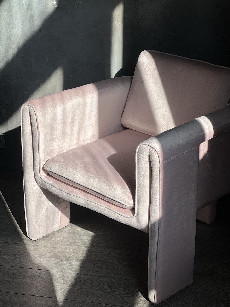 Floria Velvet Chair. 8Ellement