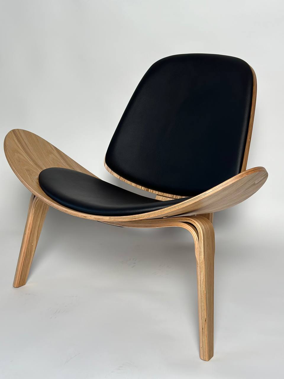 Hans J Wegner Style replica. 8Ellement