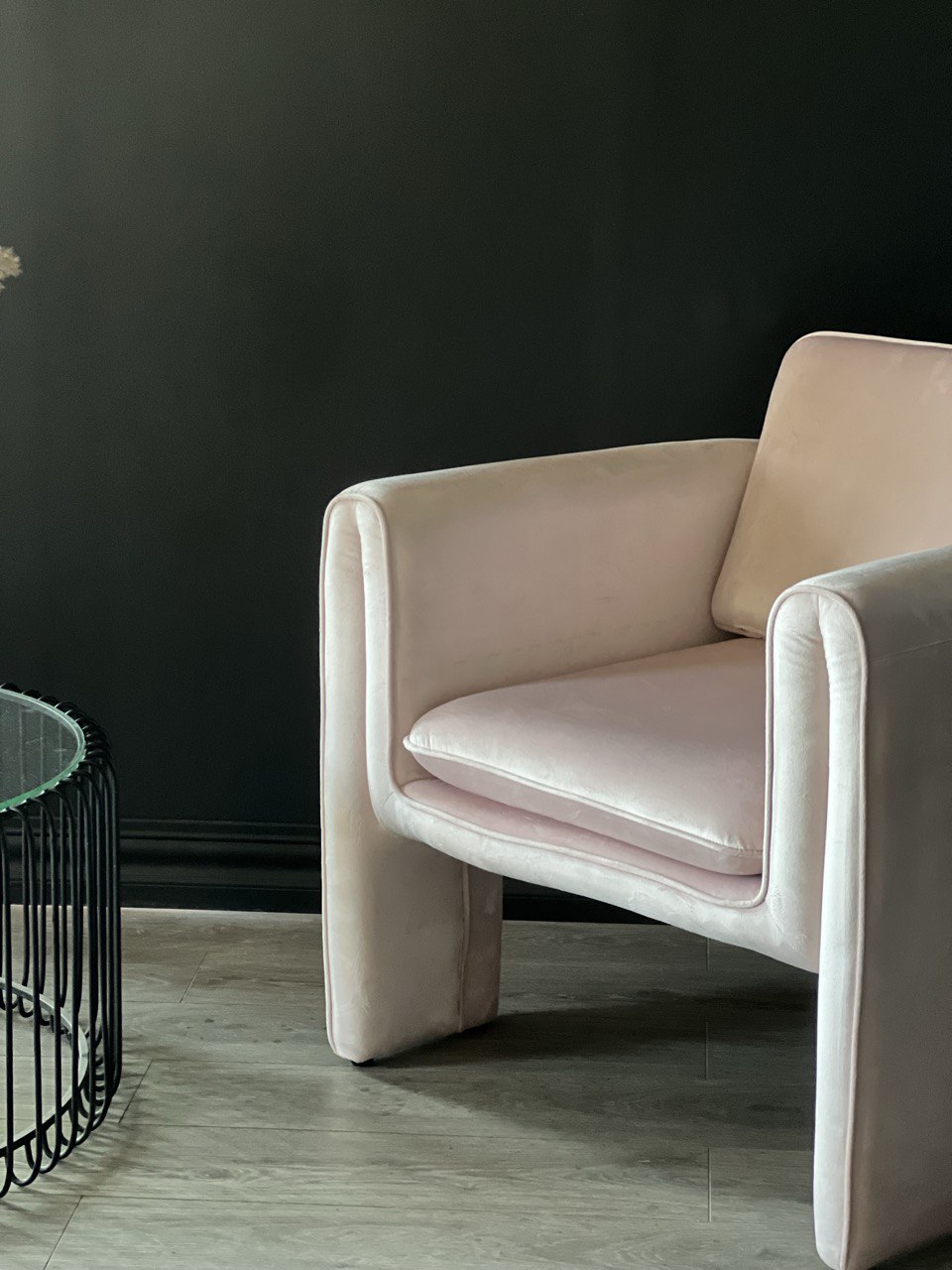 Floria Velvet Chair. 8Ellement