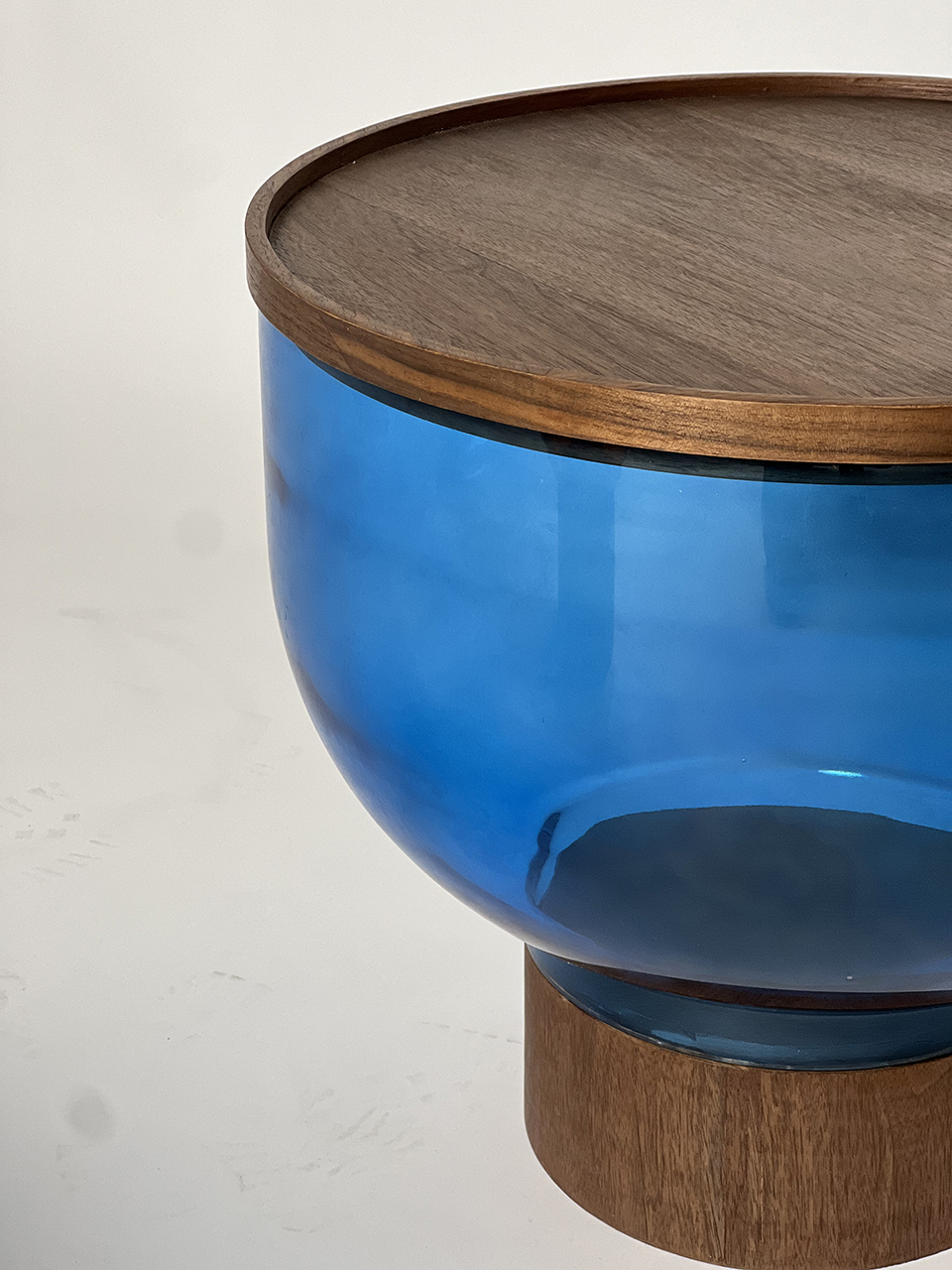 Glass Side Table. 8Ellement