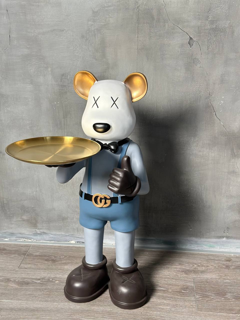 Sculpture bear with iron tray