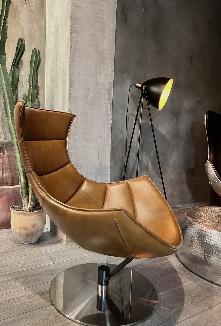 Lobster lounge chair t showroom. 8Ellement